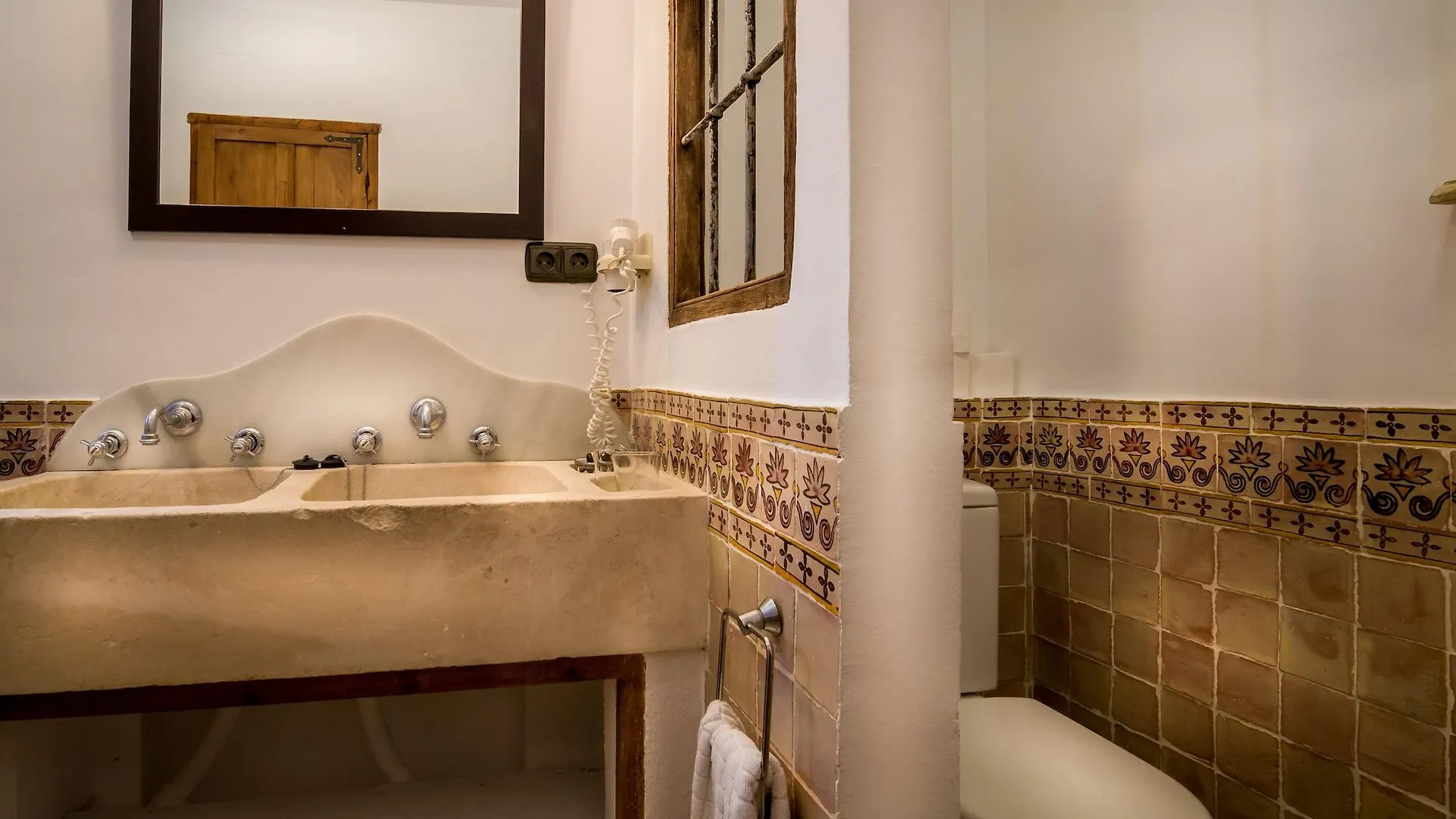 ***  Boutique Hotel La Posada Del Angel Ojen Spain
